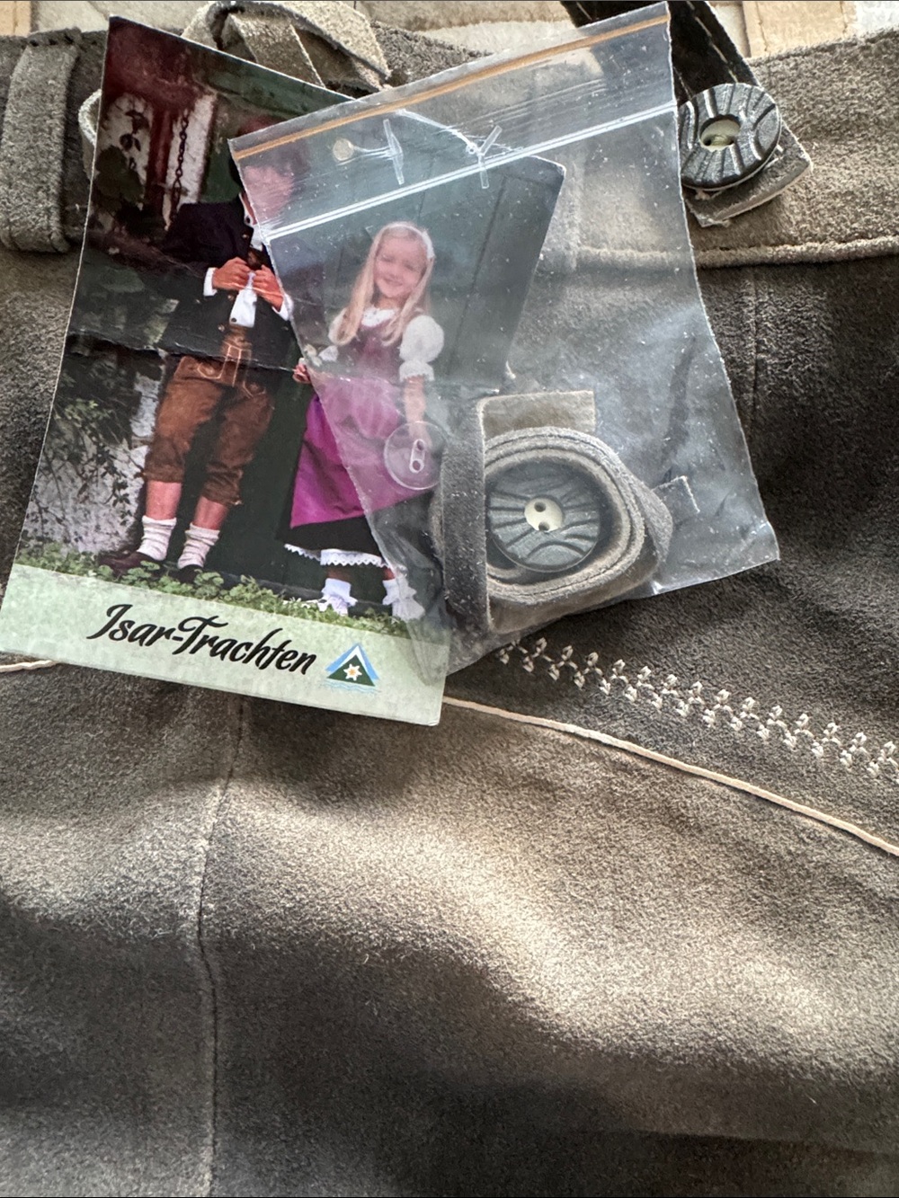 Authentic BONDI Isar-Trachten boys’ short Lederhosen with traditional suspenders - Picture 12 of 13